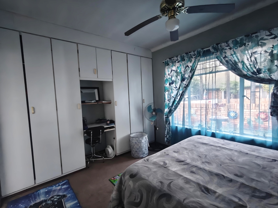 2 Bedroom Property for Sale in Rustenburg Central North West